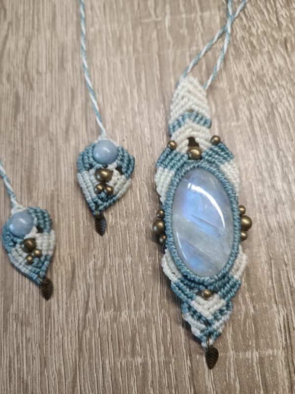 Collar de Macramé con Piedra Luna - Imagen 2