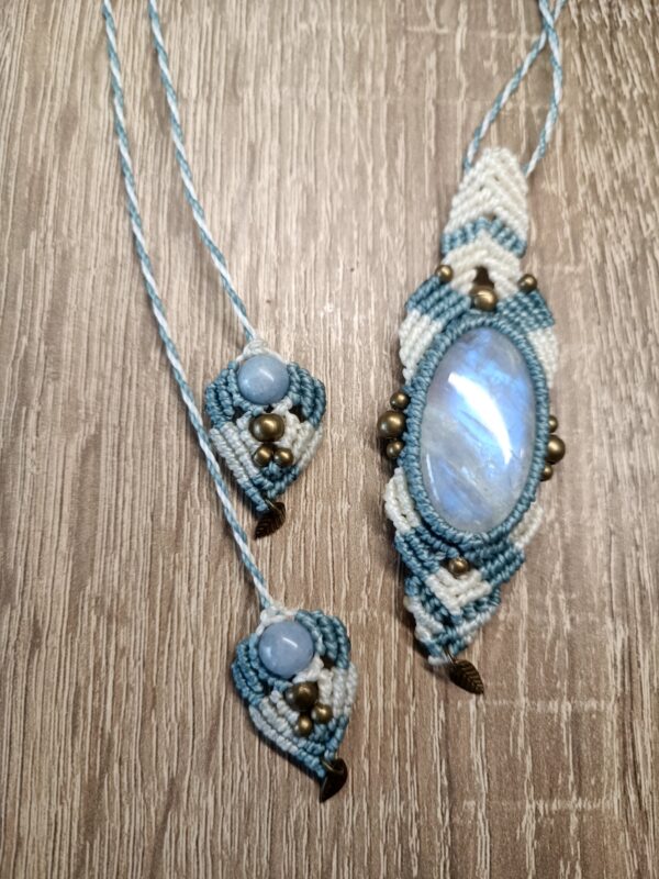 Collar de Macramé con Piedra Luna